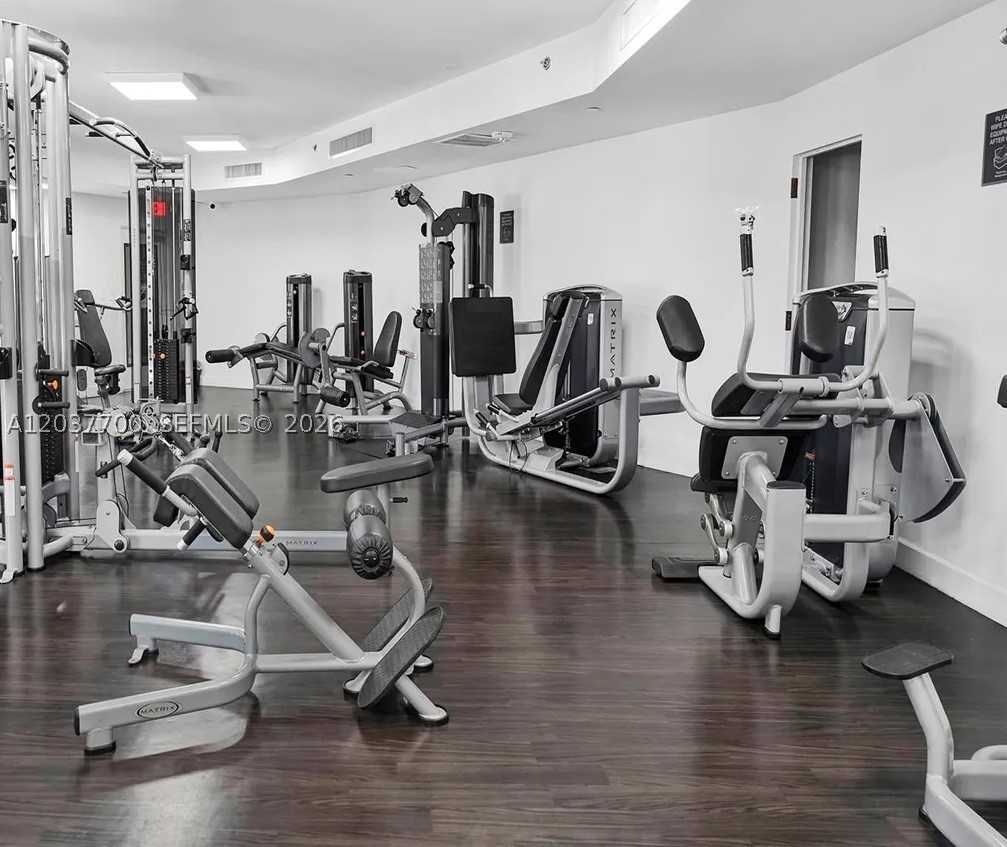 PARC CENTRAL AVENTURA EAS - Residential Lease