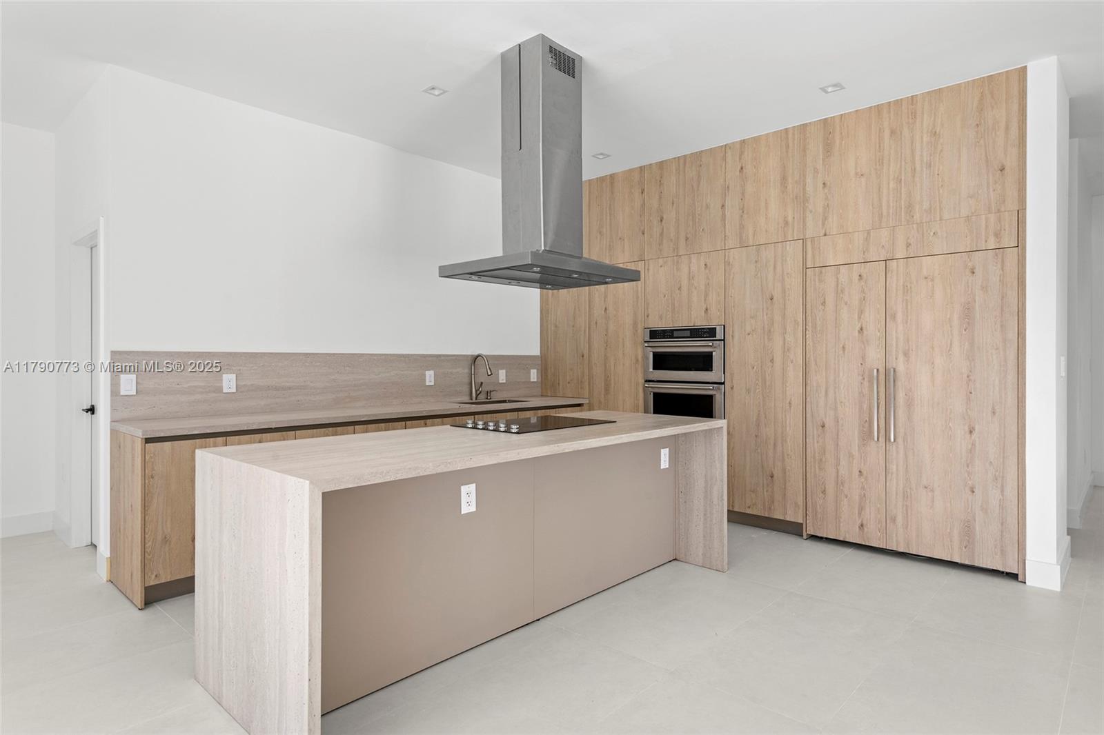 COUNTRY CLUB OF MIAMI EST - Residential