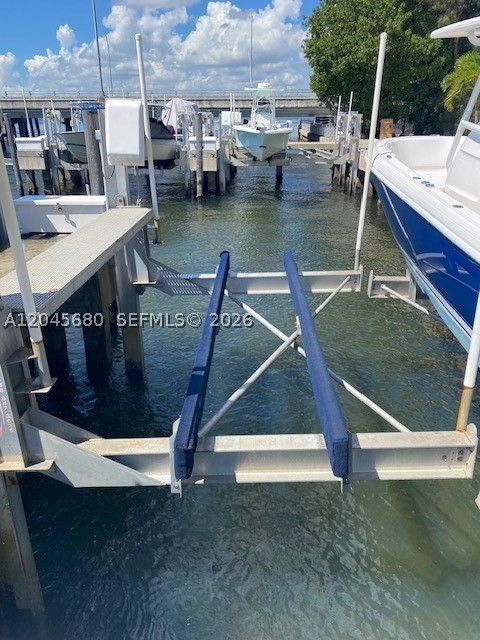 Brickell Biscayne Marina - Land