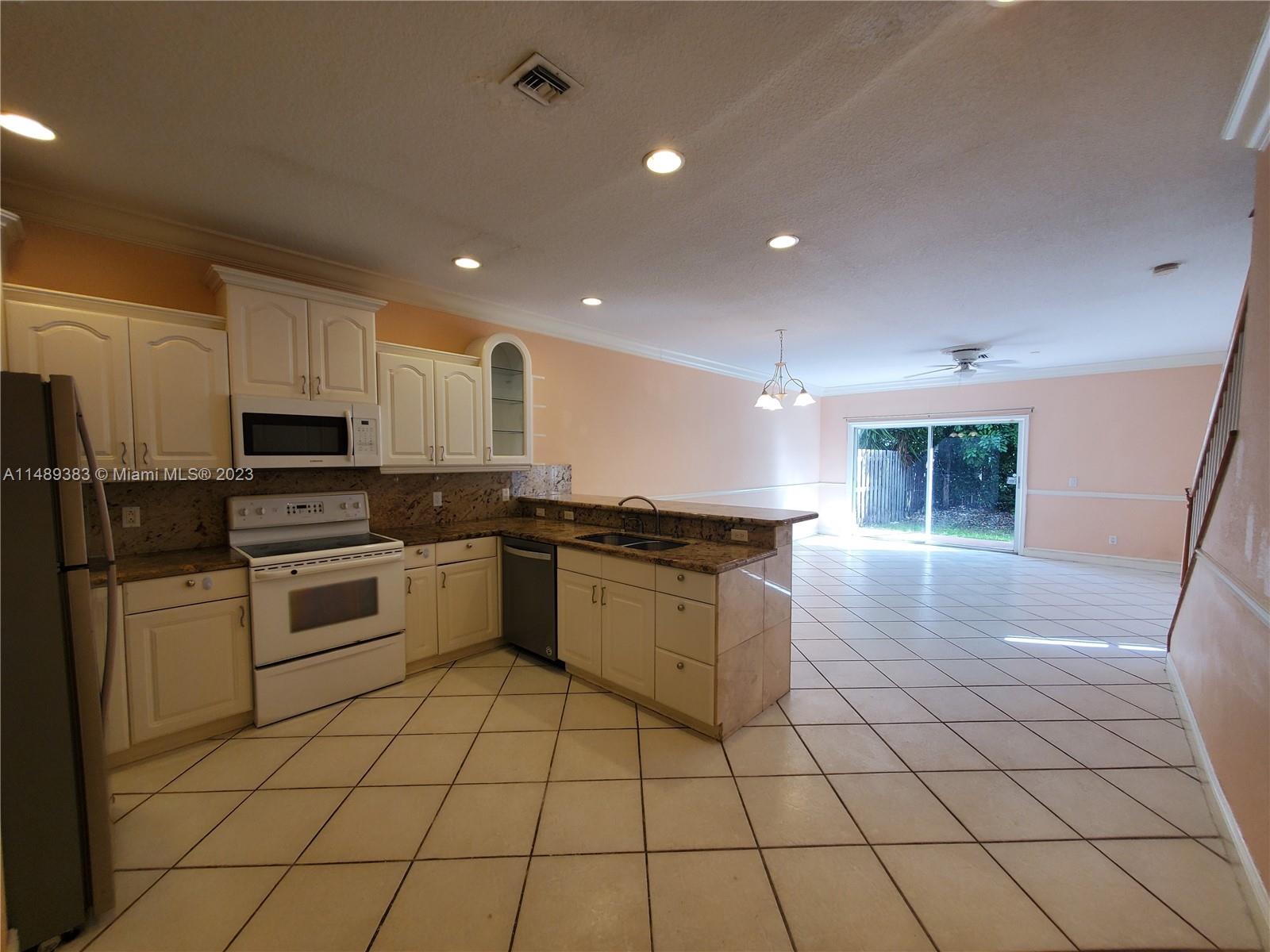 POMPANO BEACH BLOUNT BROS - Residential Lease