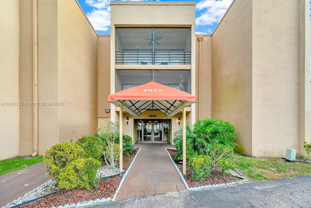 EMERALD HILLS C C APTS CO - Residential