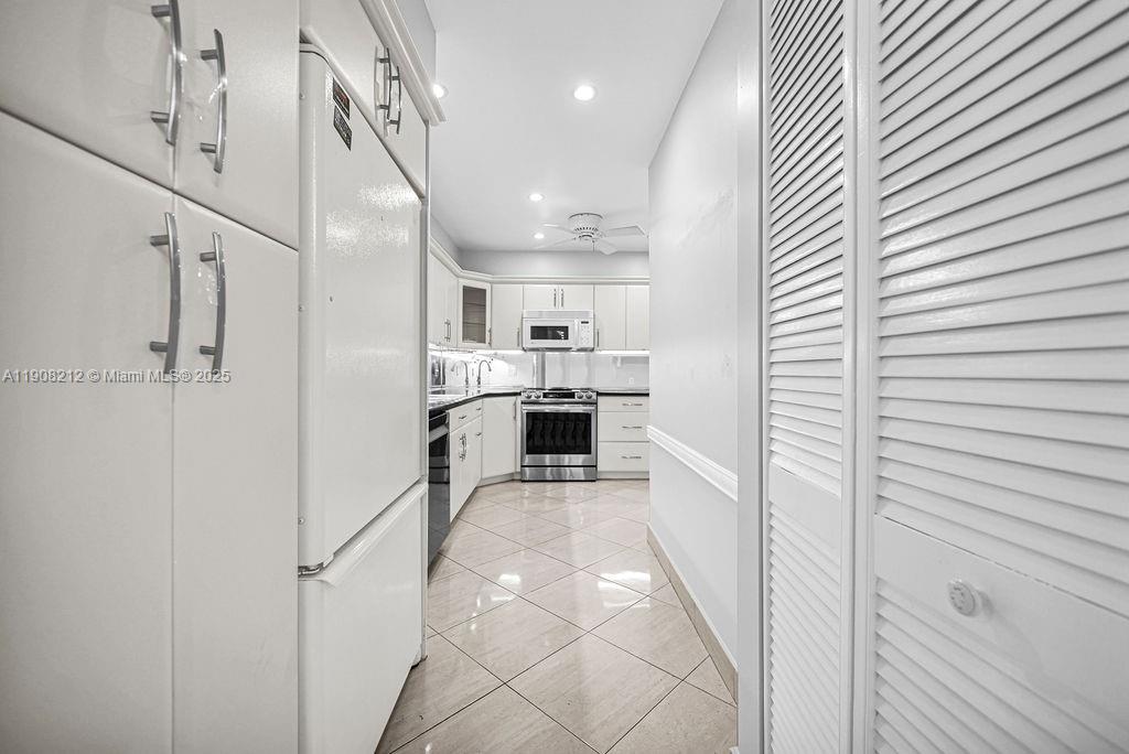 EMERALD HILLS C C APTS CO - Residential