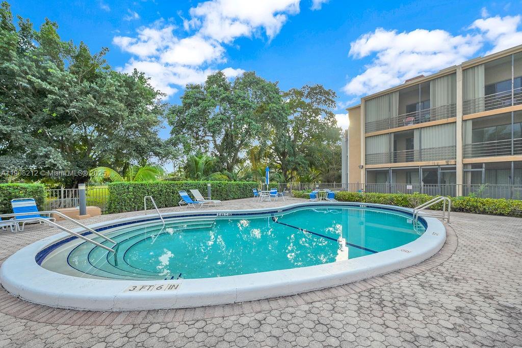 EMERALD HILLS C C APTS CO - Residential