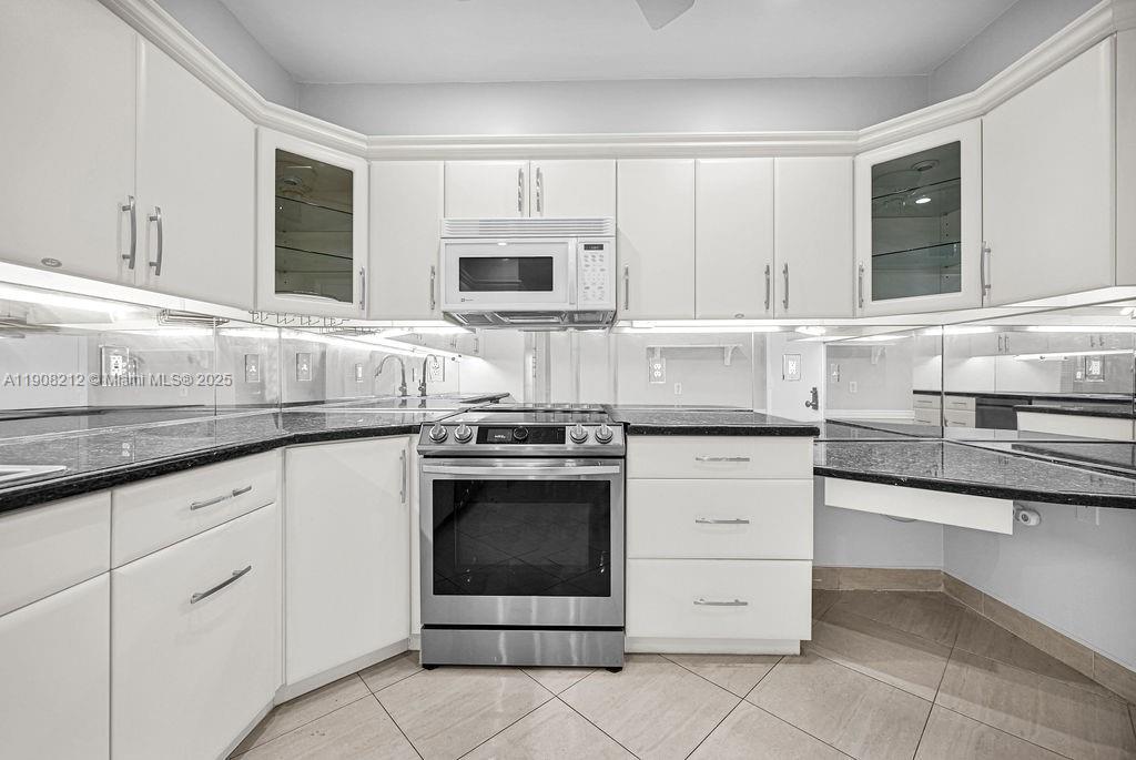 EMERALD HILLS C C APTS CO - Residential