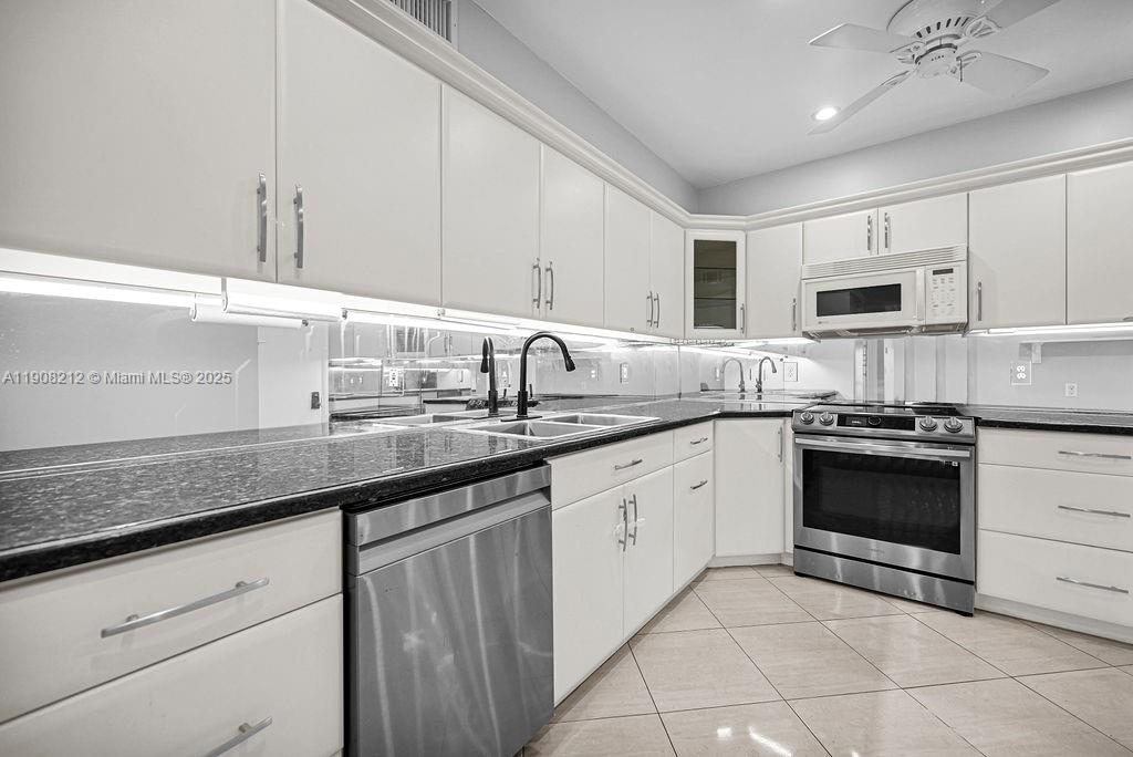 EMERALD HILLS C C APTS CO - Residential