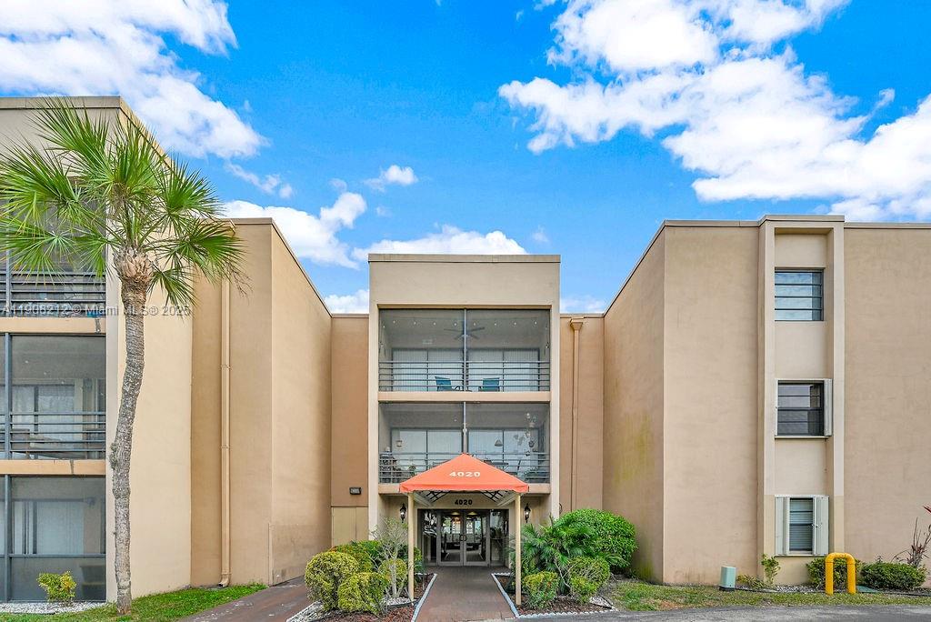 EMERALD HILLS C C APTS CO - Residential