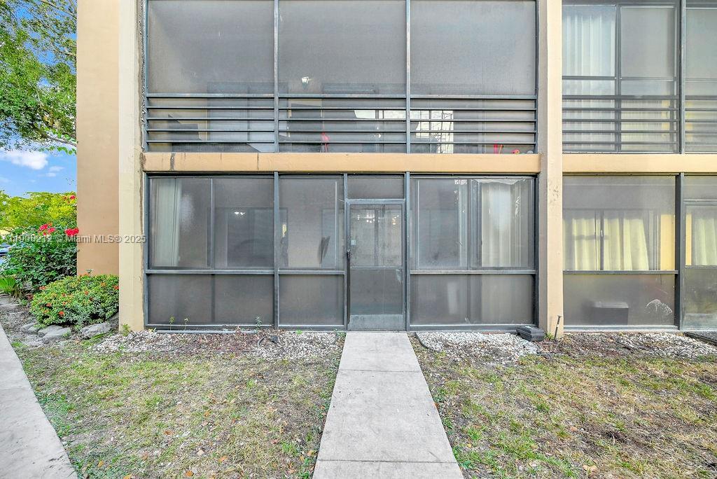 EMERALD HILLS C C APTS CO - Residential