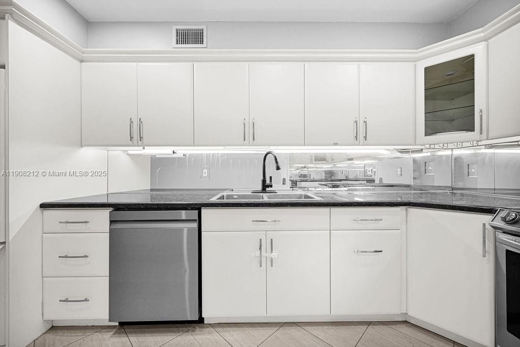 EMERALD HILLS C C APTS CO - Residential