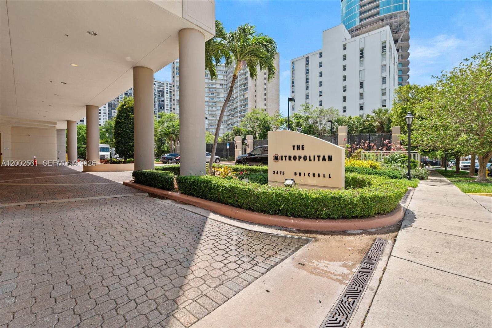 THE METROPOLITAN CONDO - Residential
