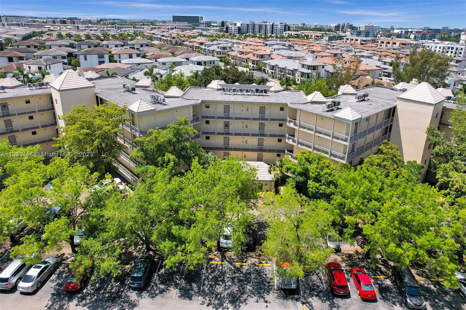 Totally Remodel condo in Las Vistas, Great Amenities,