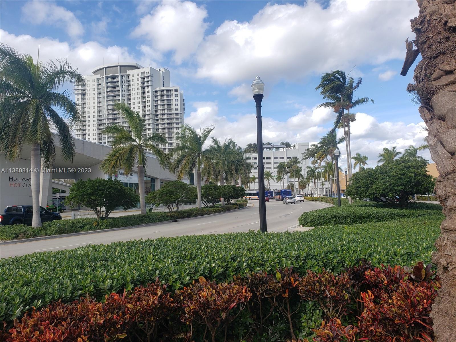 HOME TOWERS CONDO - Residential