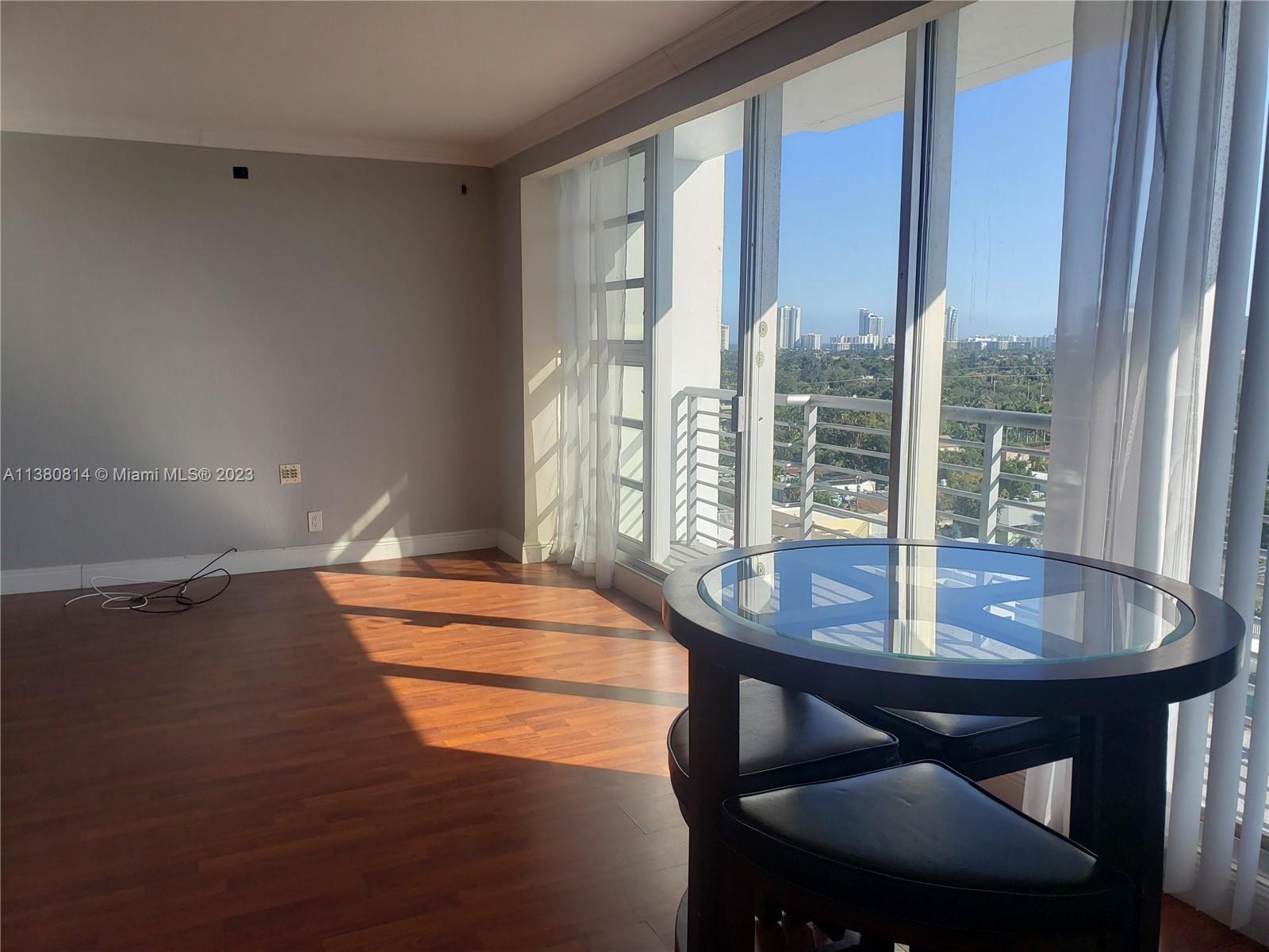 HOME TOWERS CONDO - Residential