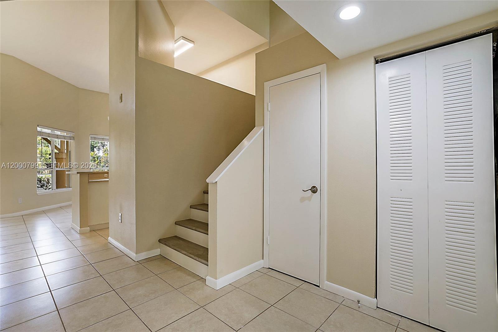 PALM LAKE CONDO - Residential