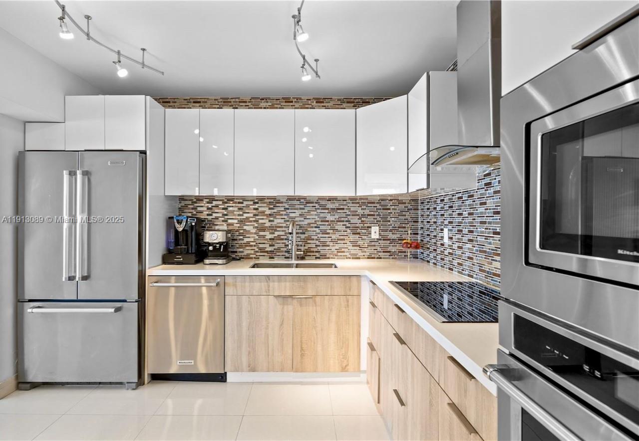 KING COLE CONDO - Residential