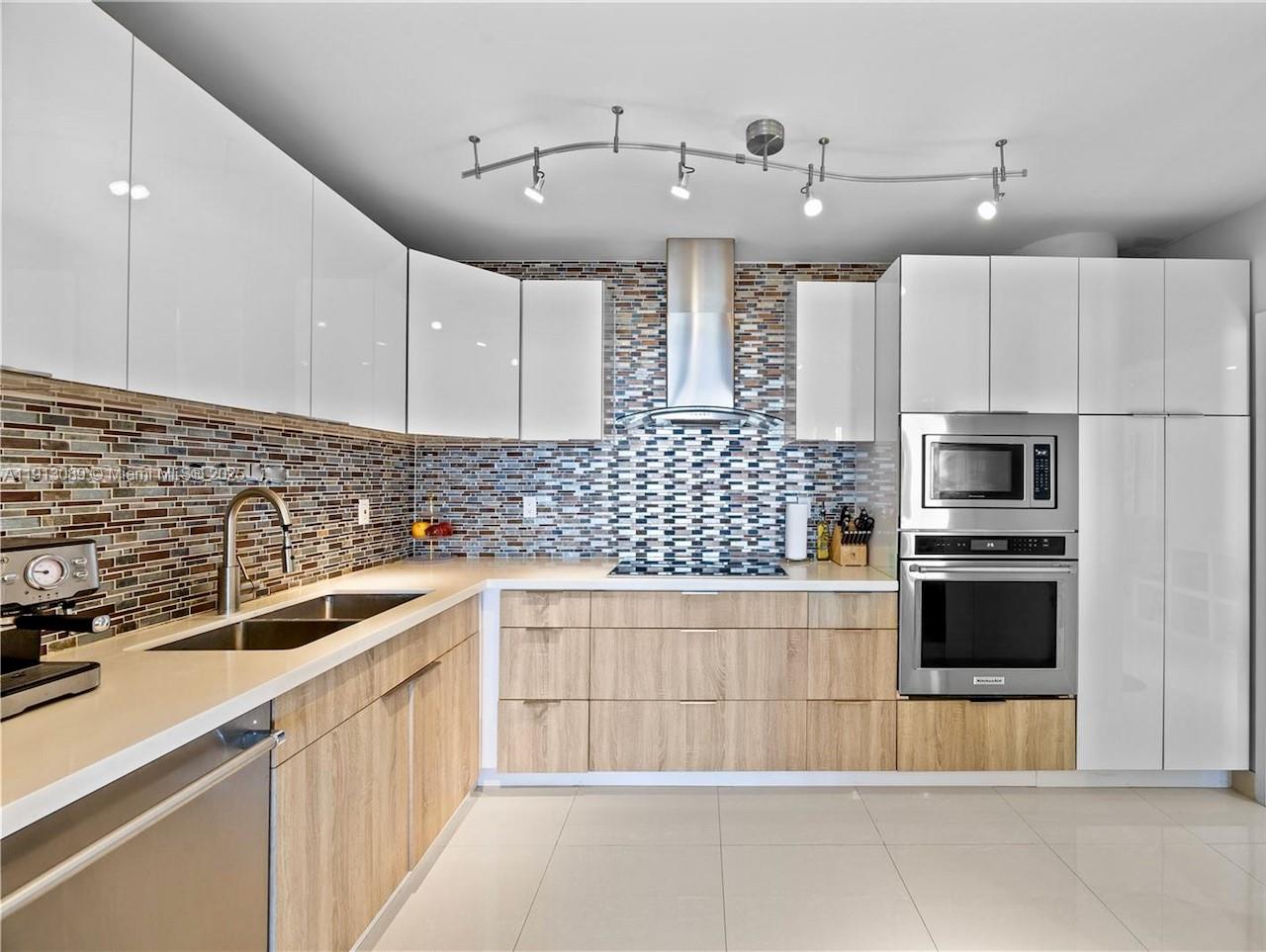 KING COLE CONDO - Residential