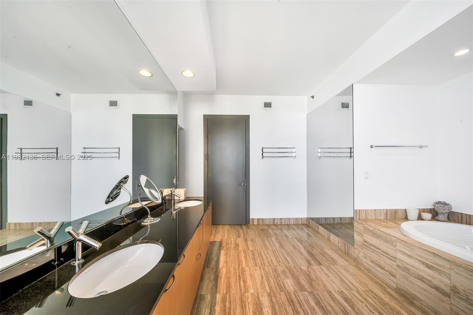 TDR TOWER I CONDO - Residential