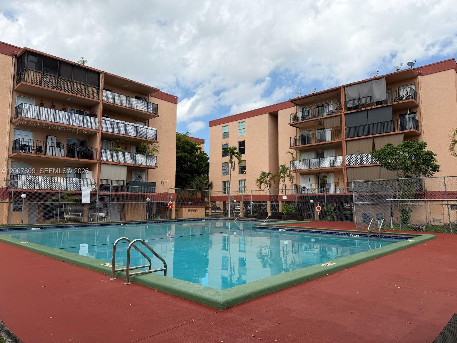 PALM-WEST GARDENS CONDO - Residential