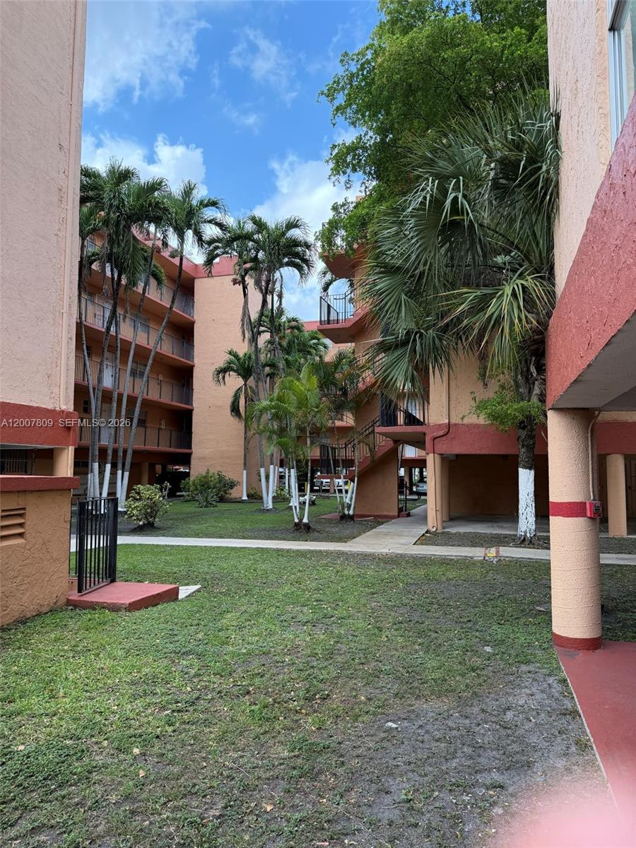 PALM-WEST GARDENS CONDO - Residential