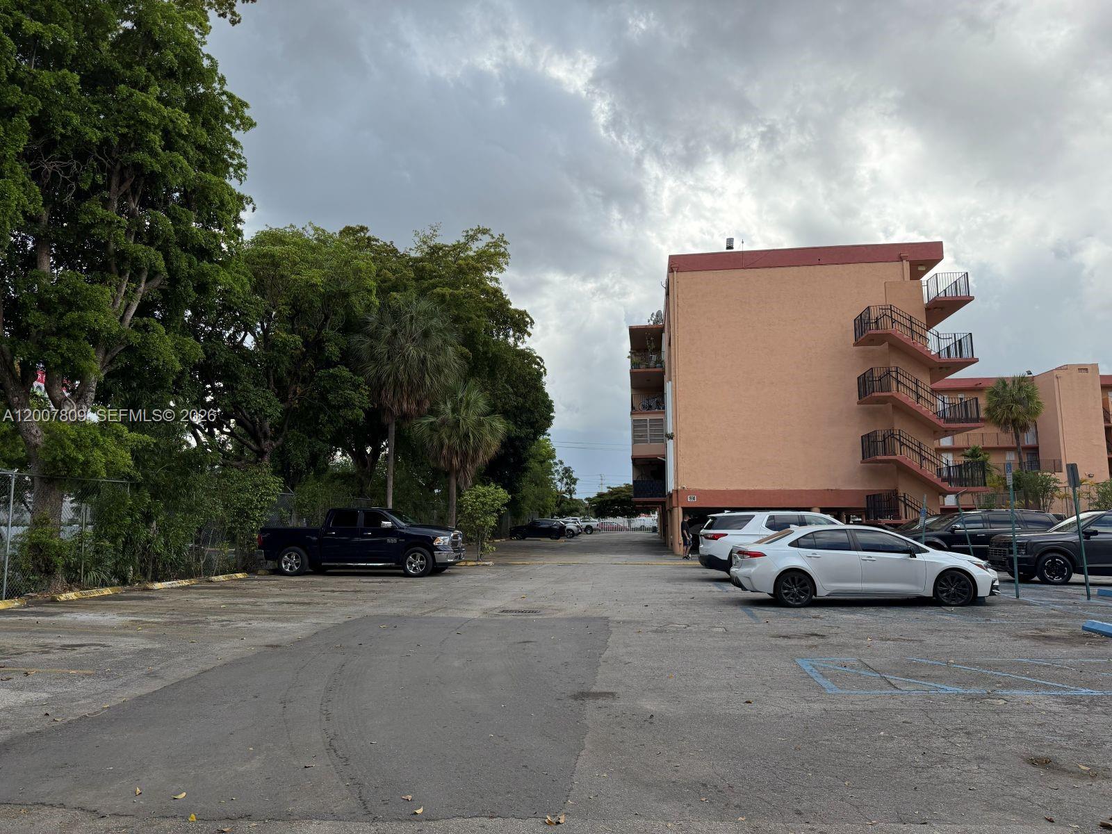 PALM-WEST GARDENS CONDO - Residential