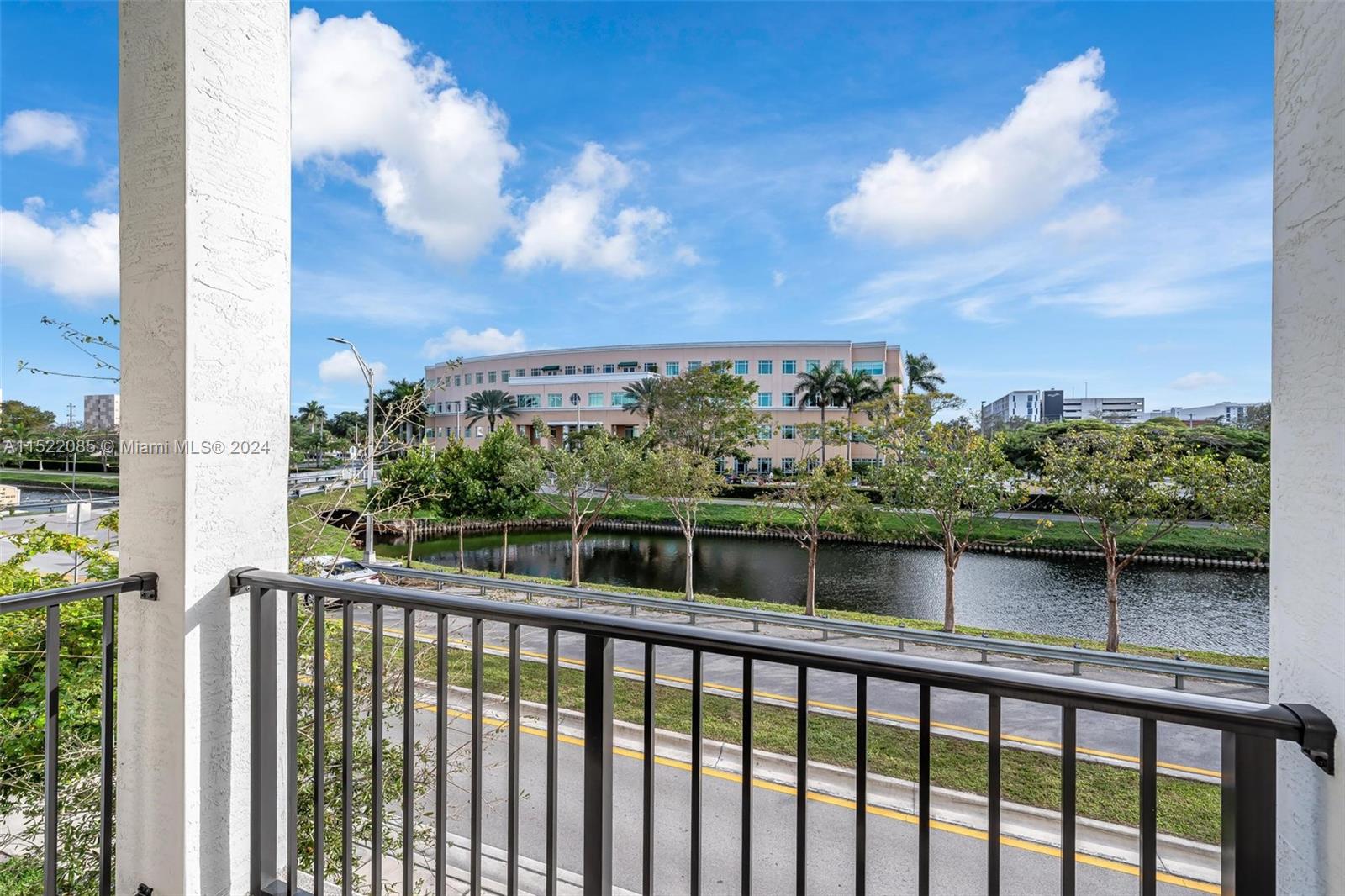 DOWNTOWN DORAL SOUTH PHAS - Residential