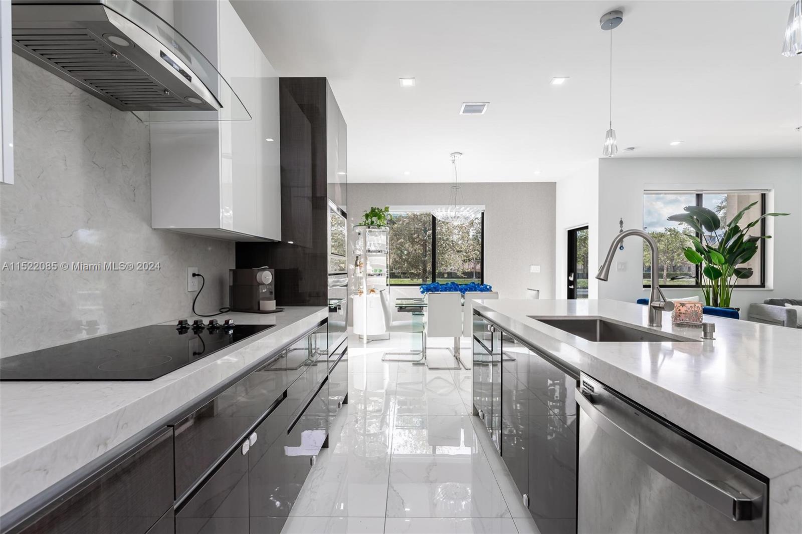 DOWNTOWN DORAL SOUTH PHAS - Residential