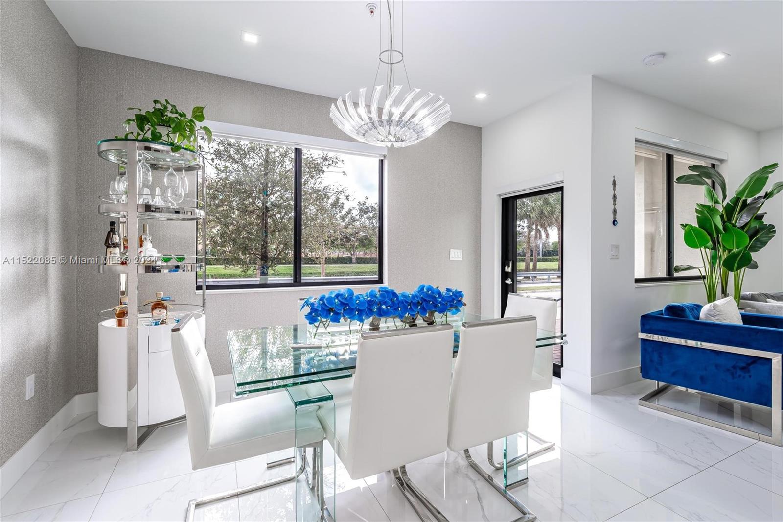 DOWNTOWN DORAL SOUTH PHAS - Residential