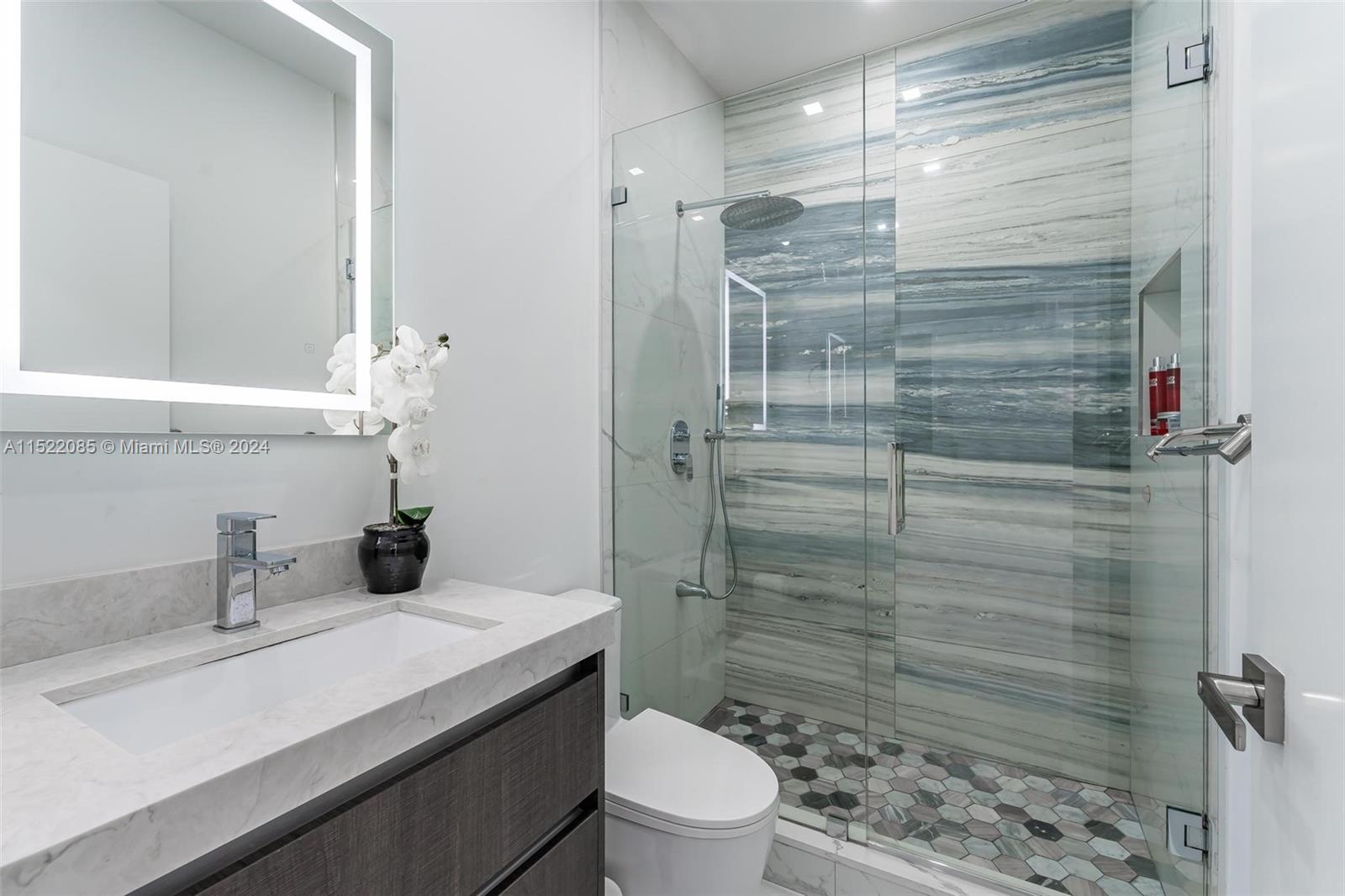 DOWNTOWN DORAL SOUTH PHAS - Residential