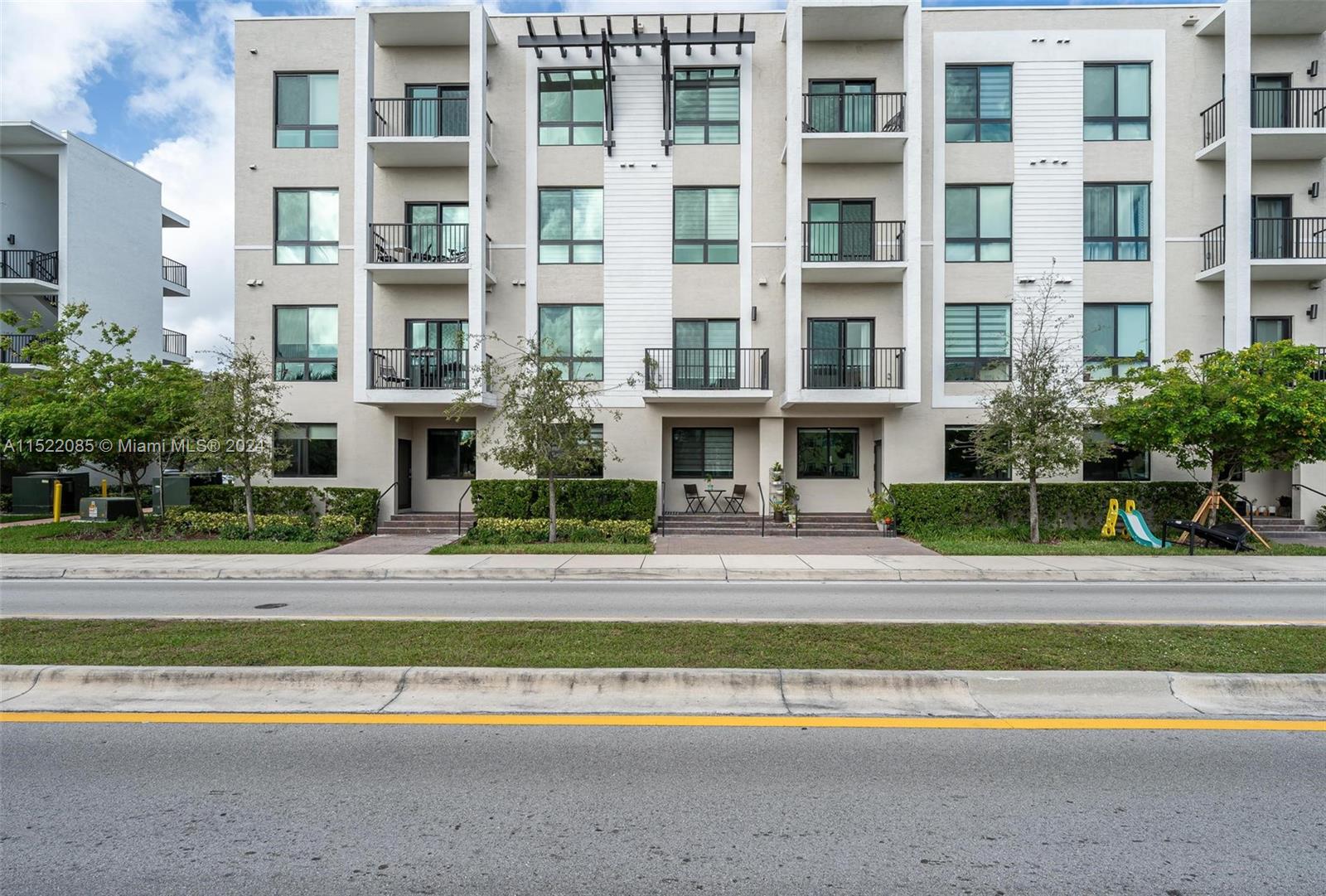 DOWNTOWN DORAL SOUTH PHAS - Residential