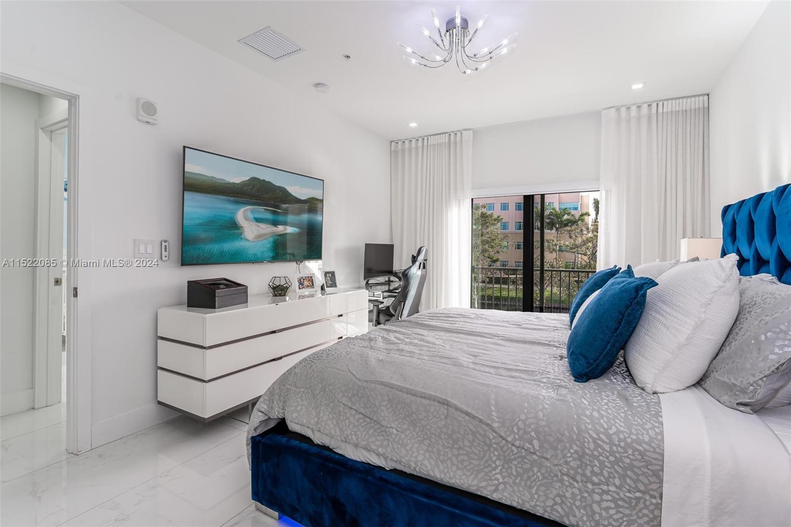 DOWNTOWN DORAL SOUTH PHAS - Residential