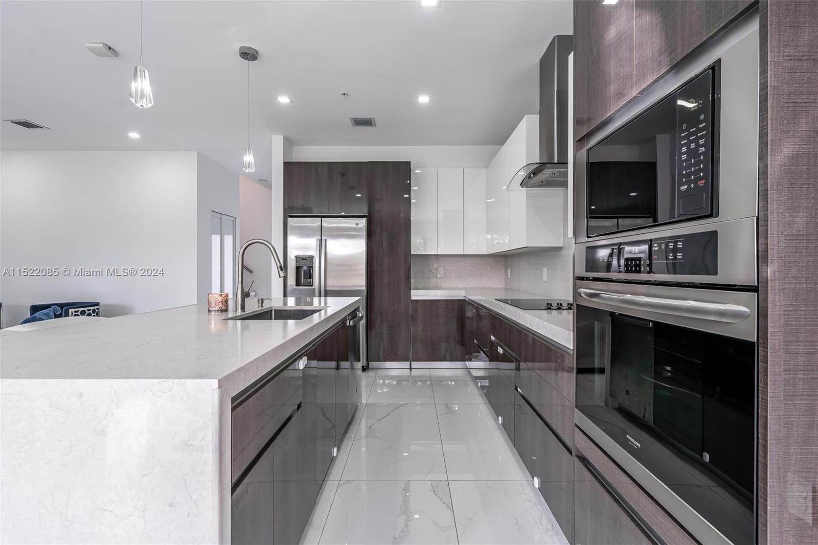 DOWNTOWN DORAL SOUTH PHAS - Residential