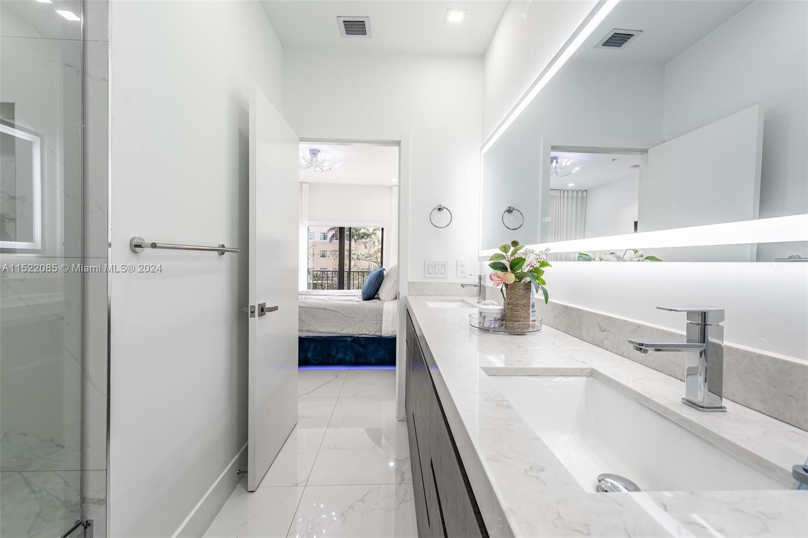 DOWNTOWN DORAL SOUTH PHAS - Residential