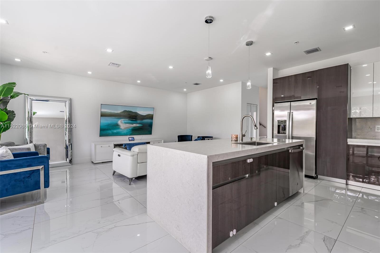 DOWNTOWN DORAL SOUTH PHAS - Residential