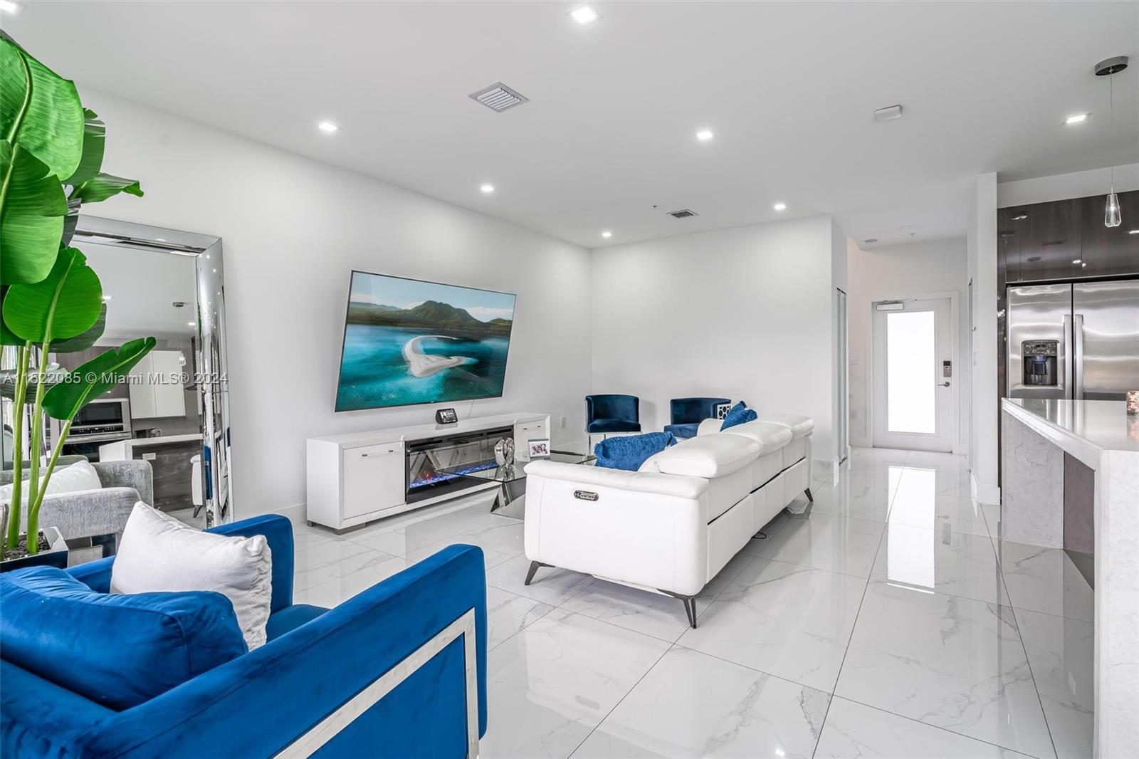 DOWNTOWN DORAL SOUTH PHAS - Residential