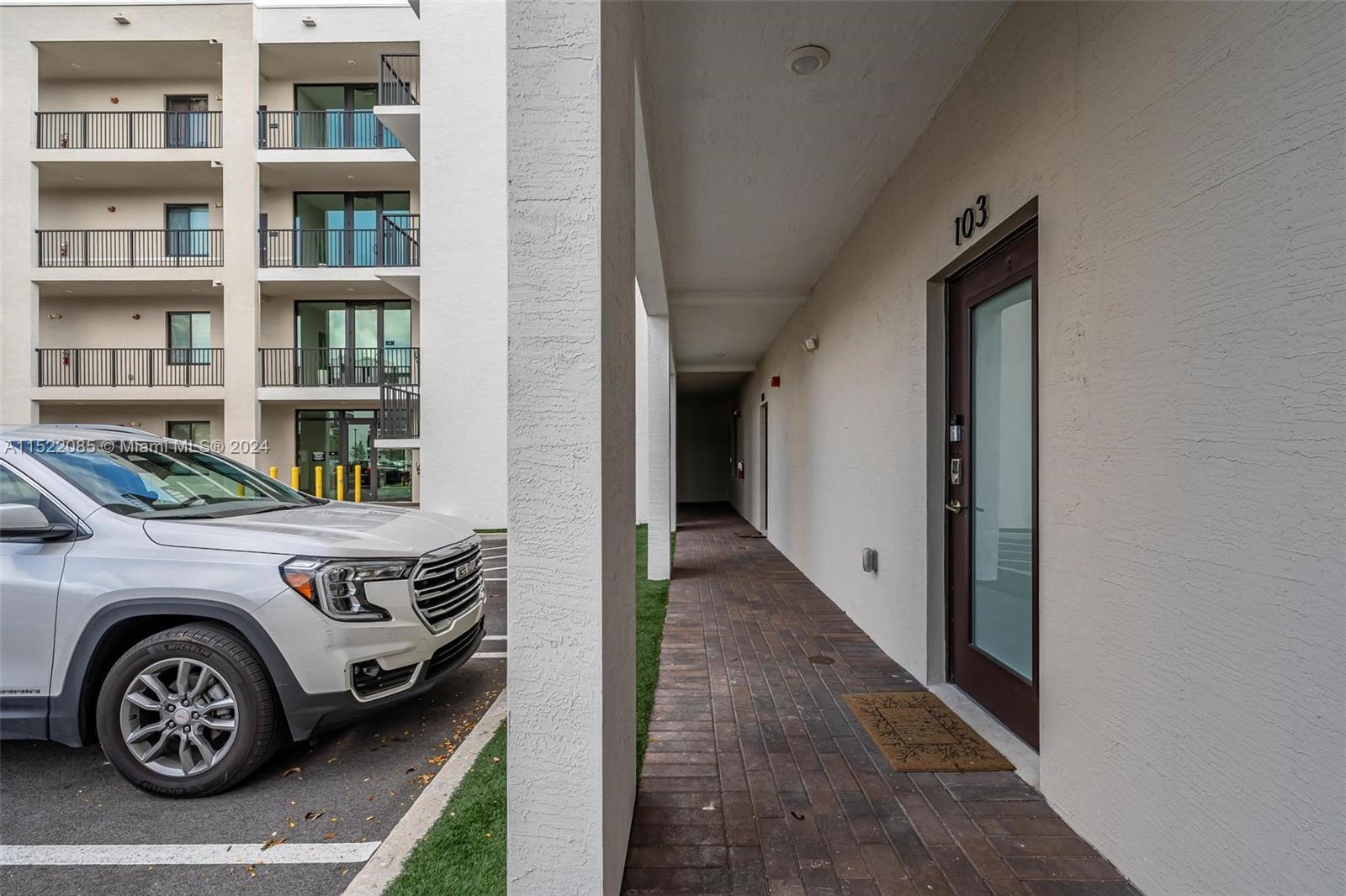 DOWNTOWN DORAL SOUTH PHAS - Residential