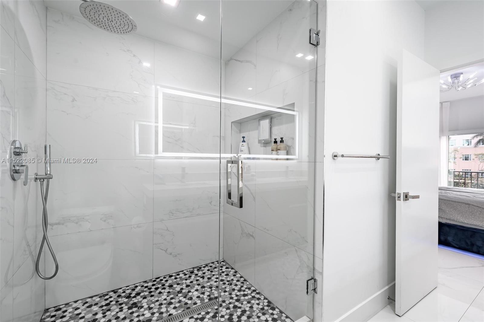 DOWNTOWN DORAL SOUTH PHAS - Residential
