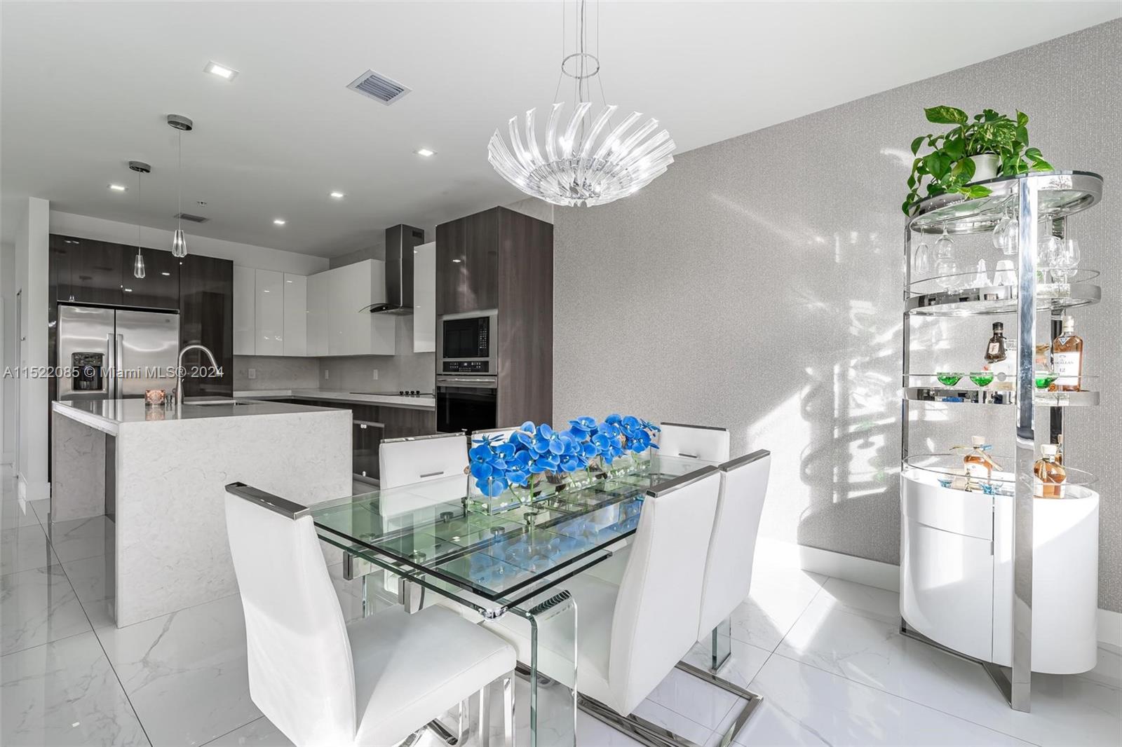 DOWNTOWN DORAL SOUTH PHAS - Residential