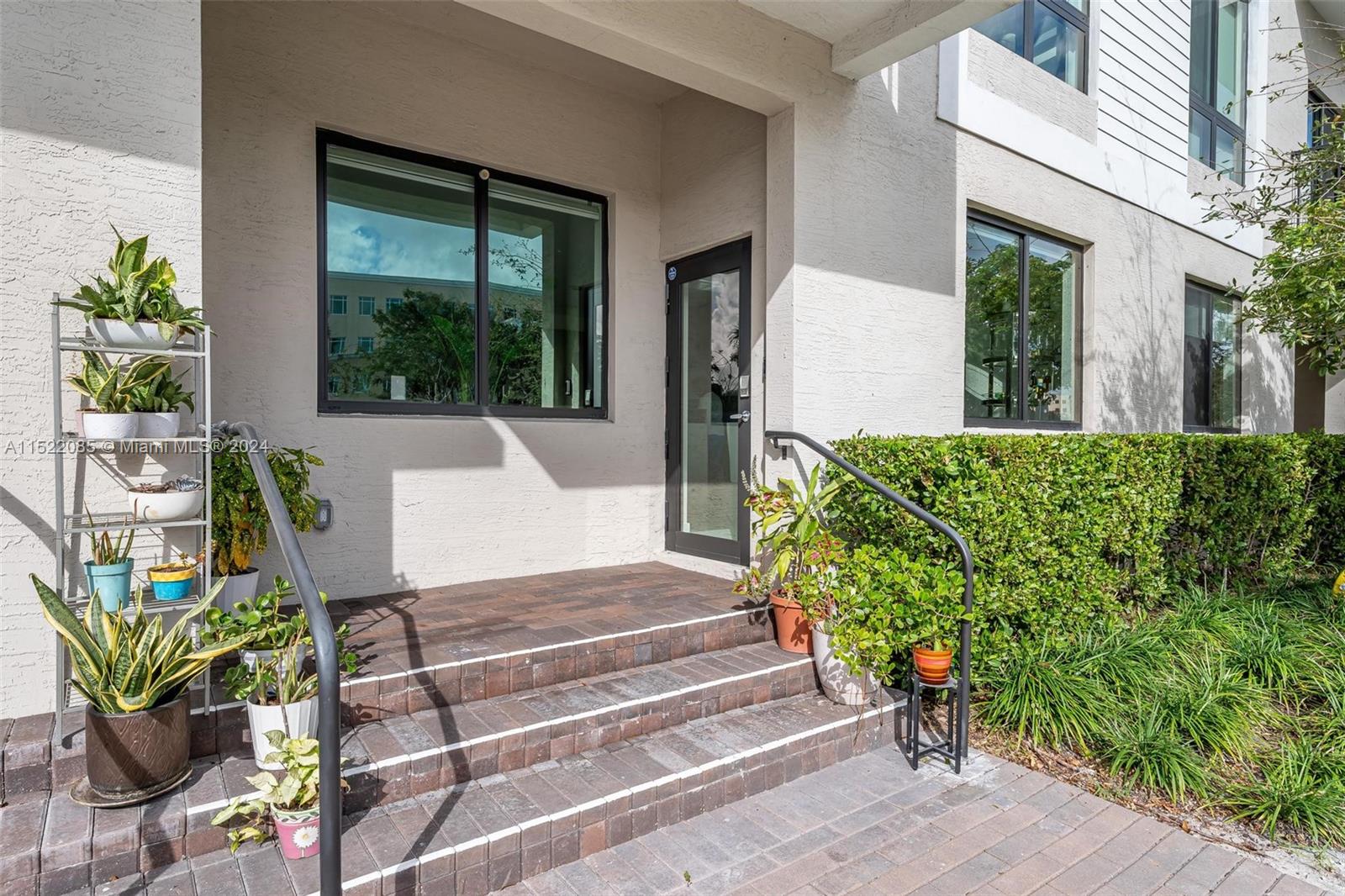 DOWNTOWN DORAL SOUTH PHAS - Residential