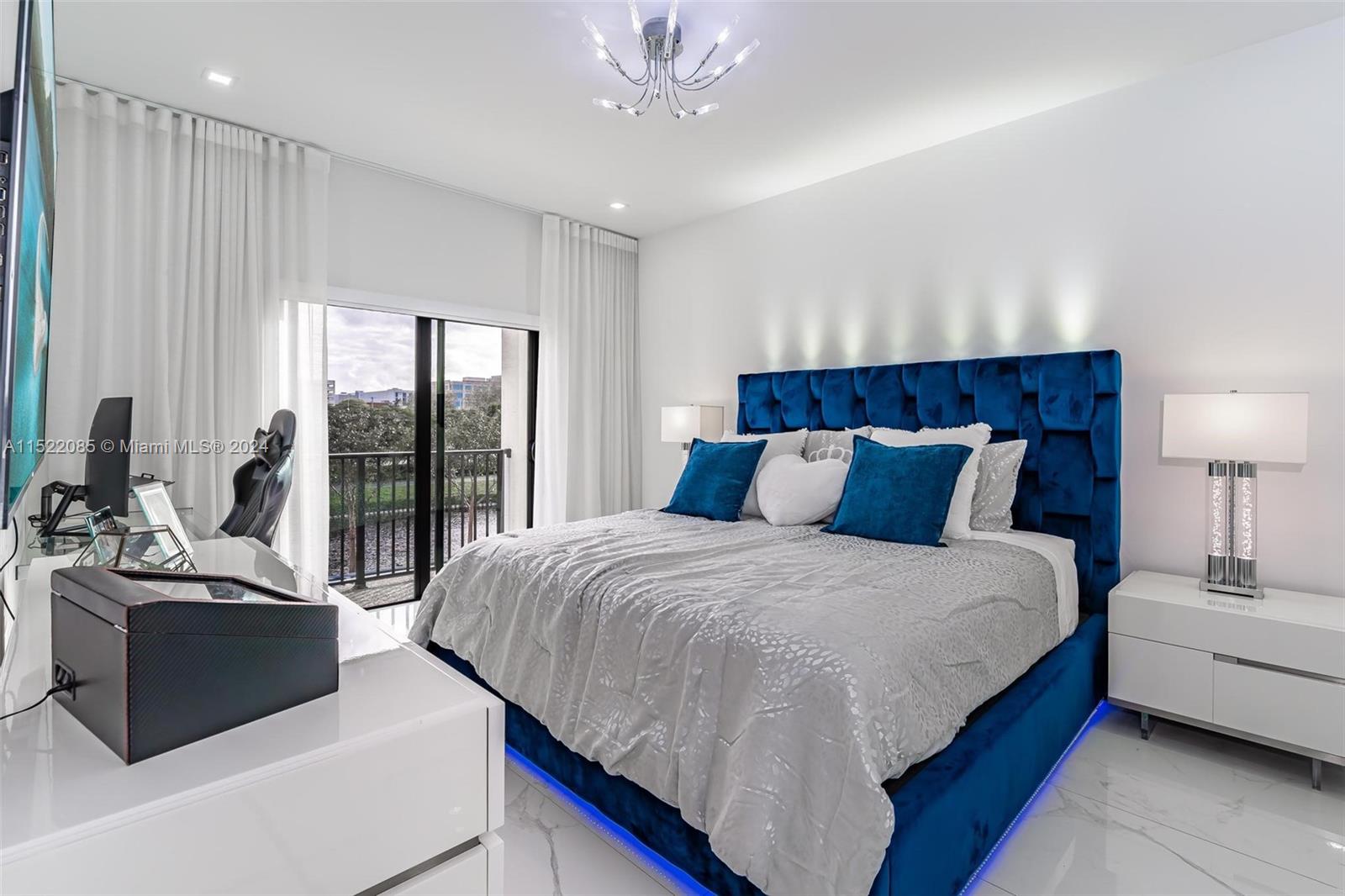 DOWNTOWN DORAL SOUTH PHAS - Residential