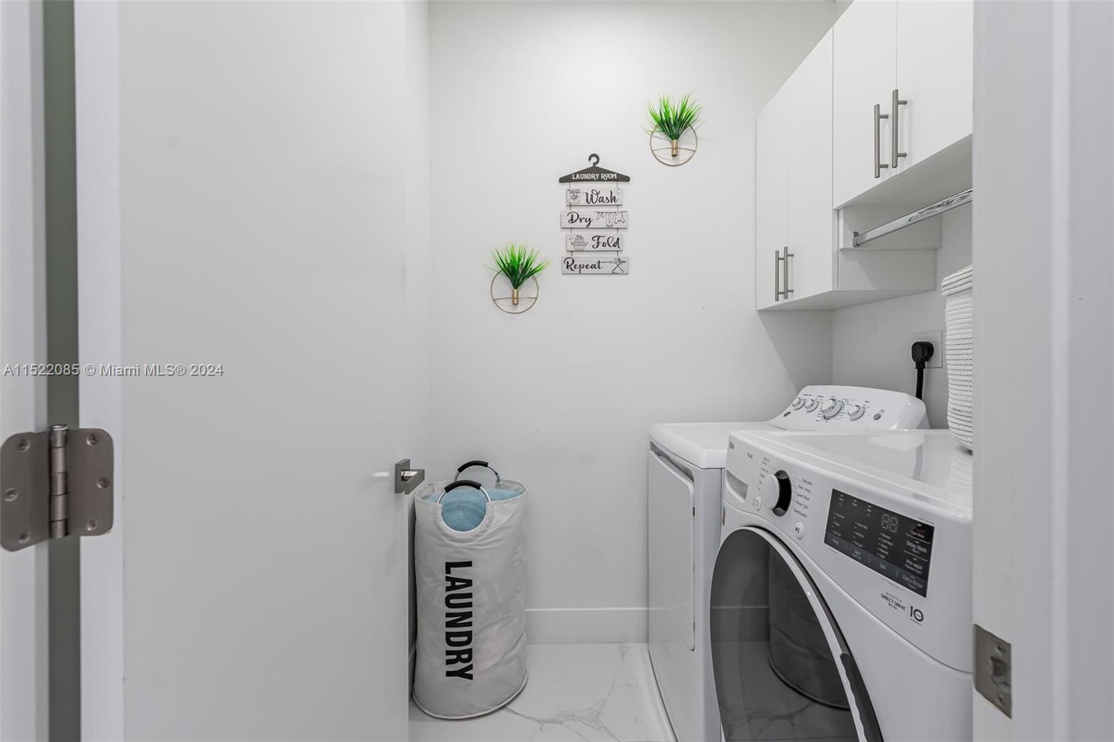DOWNTOWN DORAL SOUTH PHAS - Residential