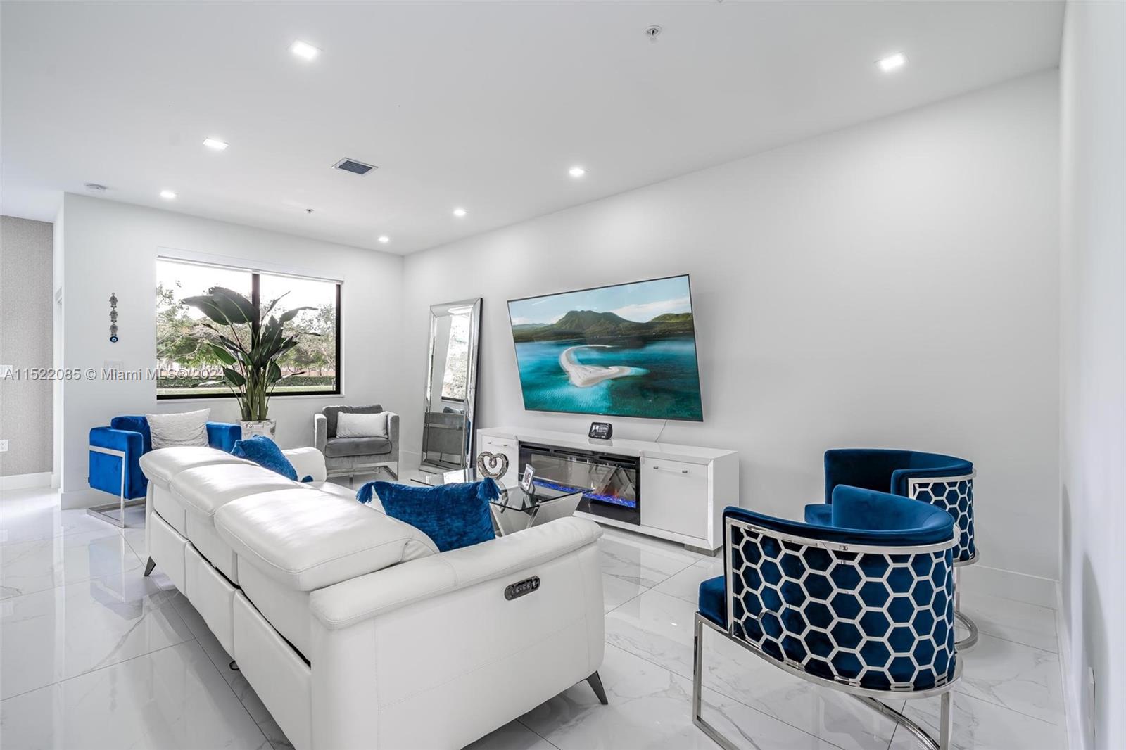 DOWNTOWN DORAL SOUTH PHAS - Residential