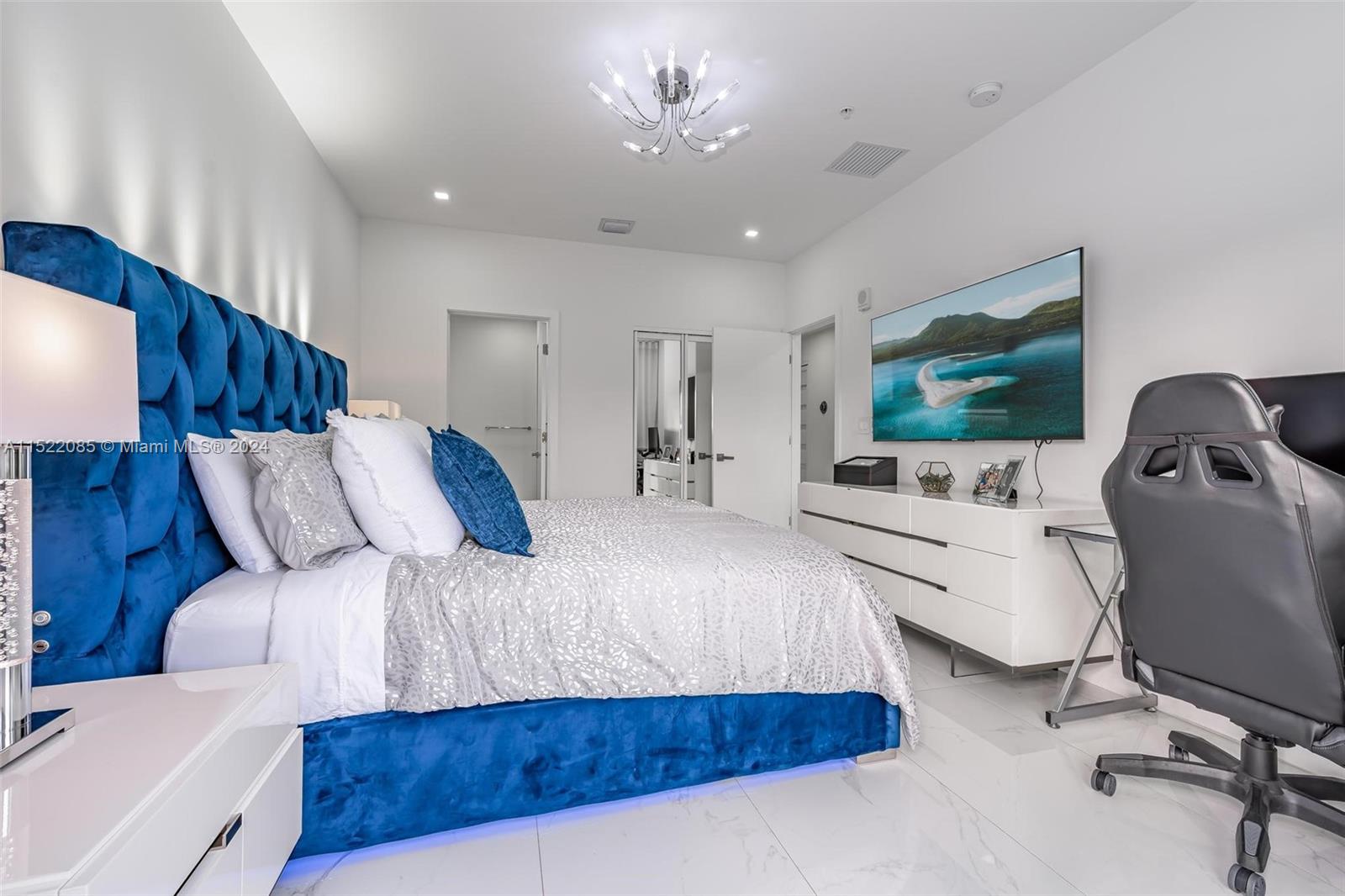 DOWNTOWN DORAL SOUTH PHAS - Residential