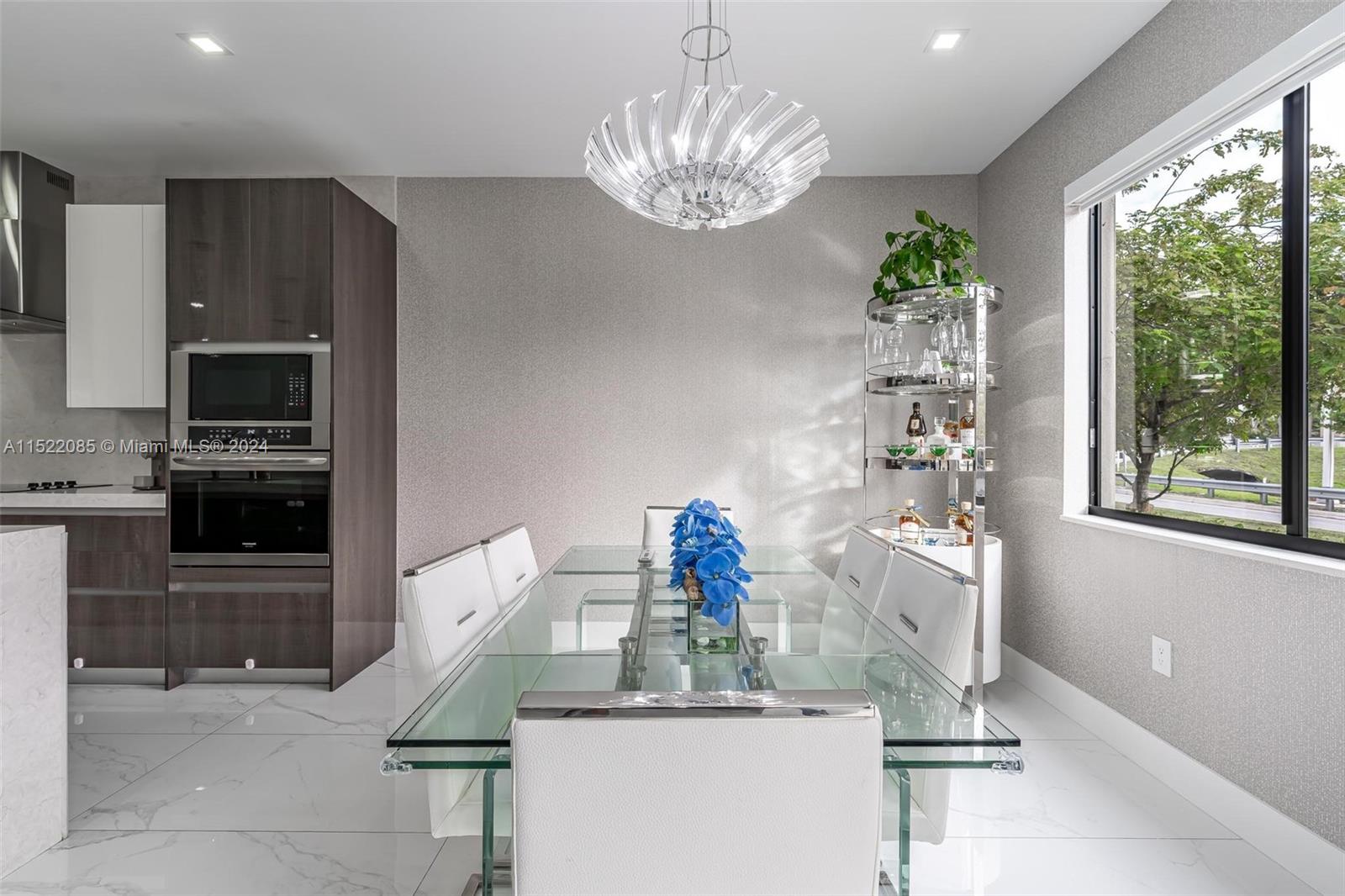DOWNTOWN DORAL SOUTH PHAS - Residential