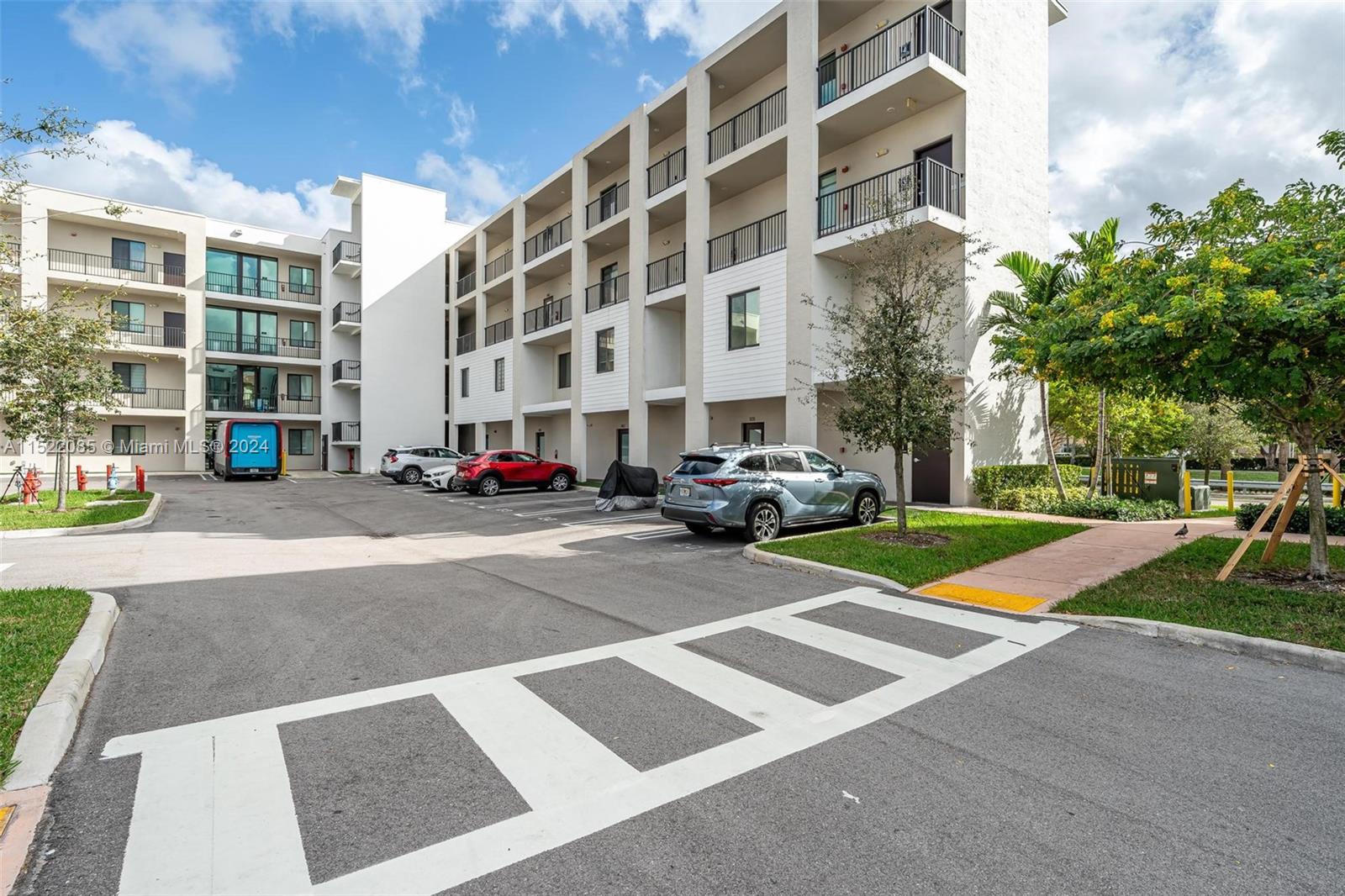 DOWNTOWN DORAL SOUTH PHAS - Residential