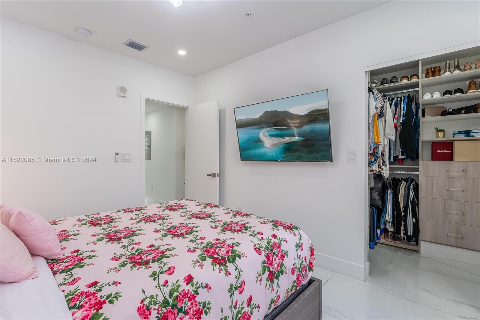 DOWNTOWN DORAL SOUTH PHAS - Residential