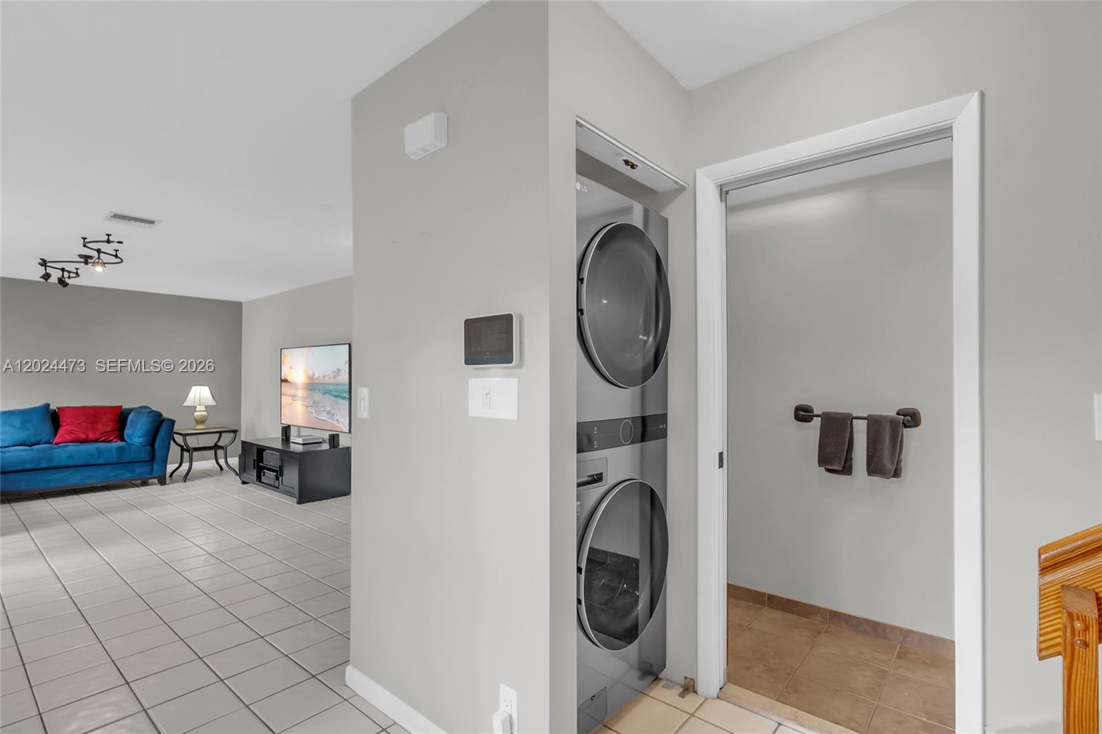 EMBASSY LAKES - Residential