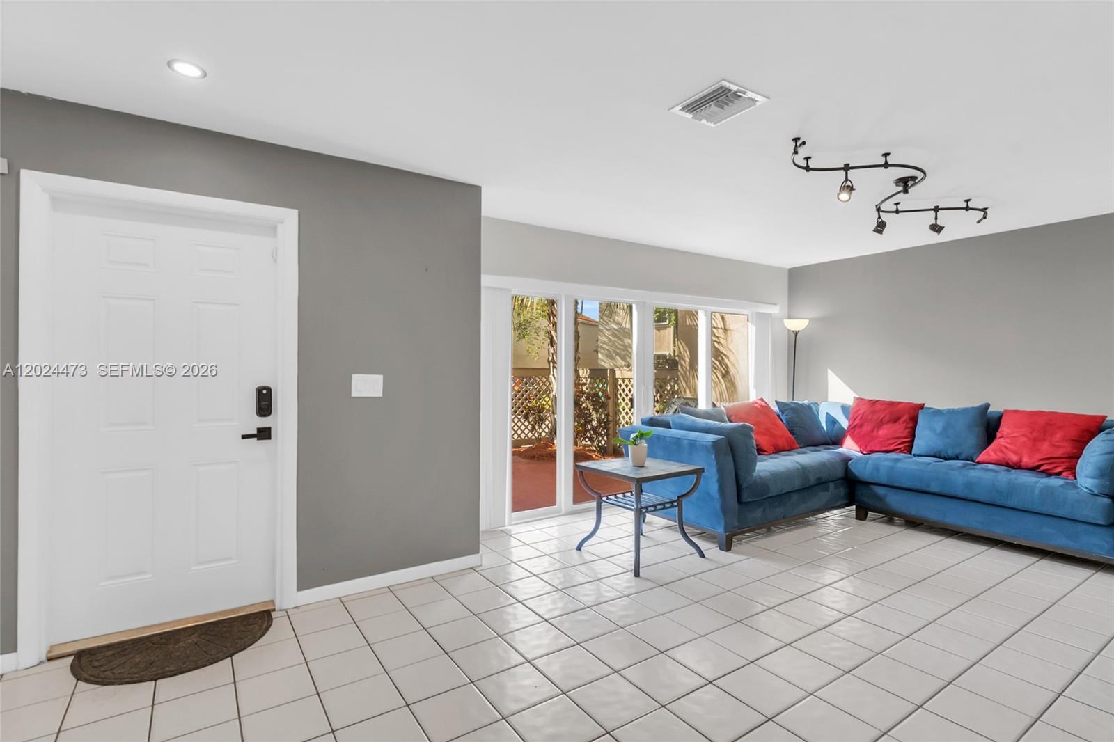 EMBASSY LAKES - Residential