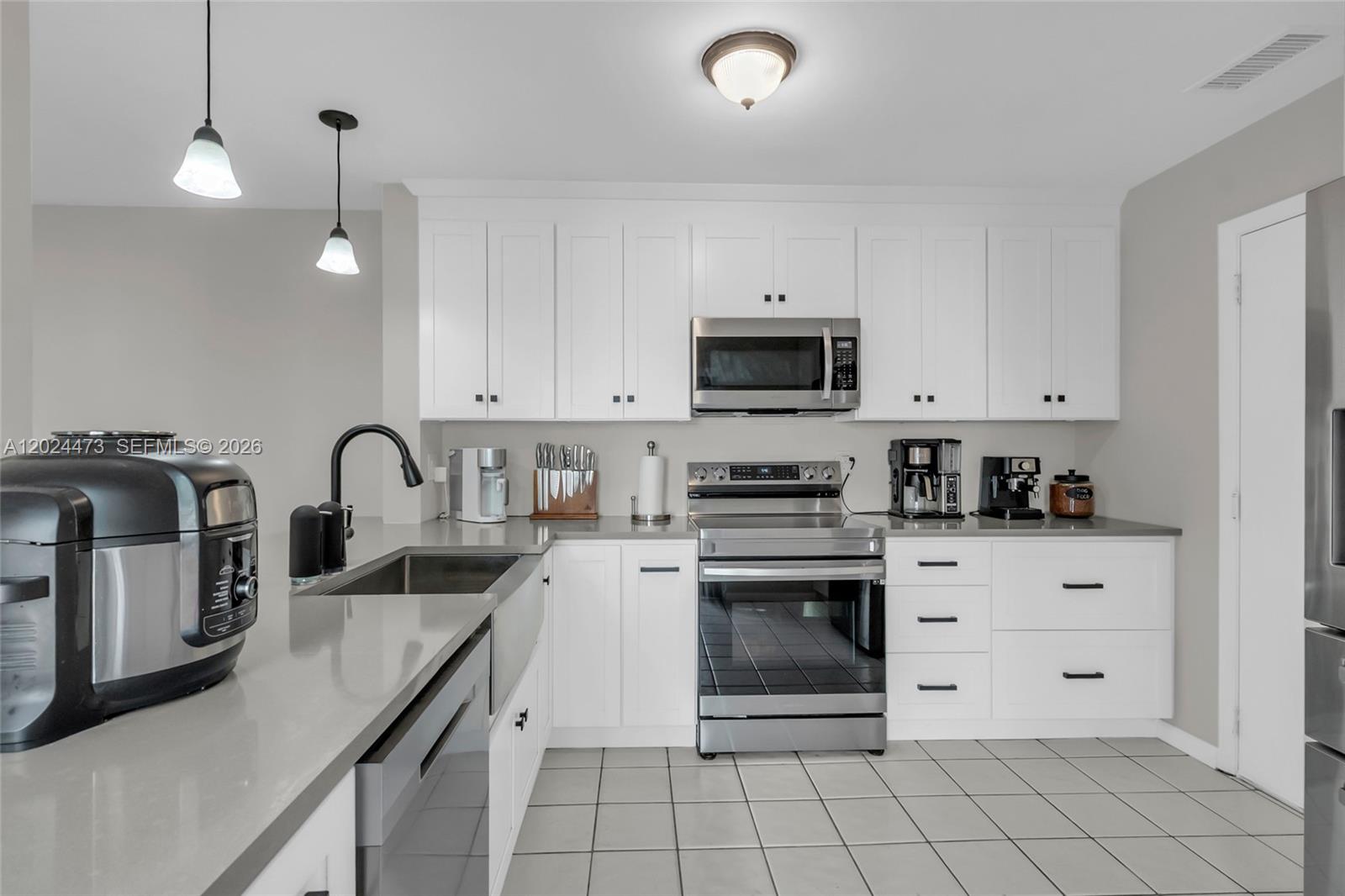 EMBASSY LAKES - Residential