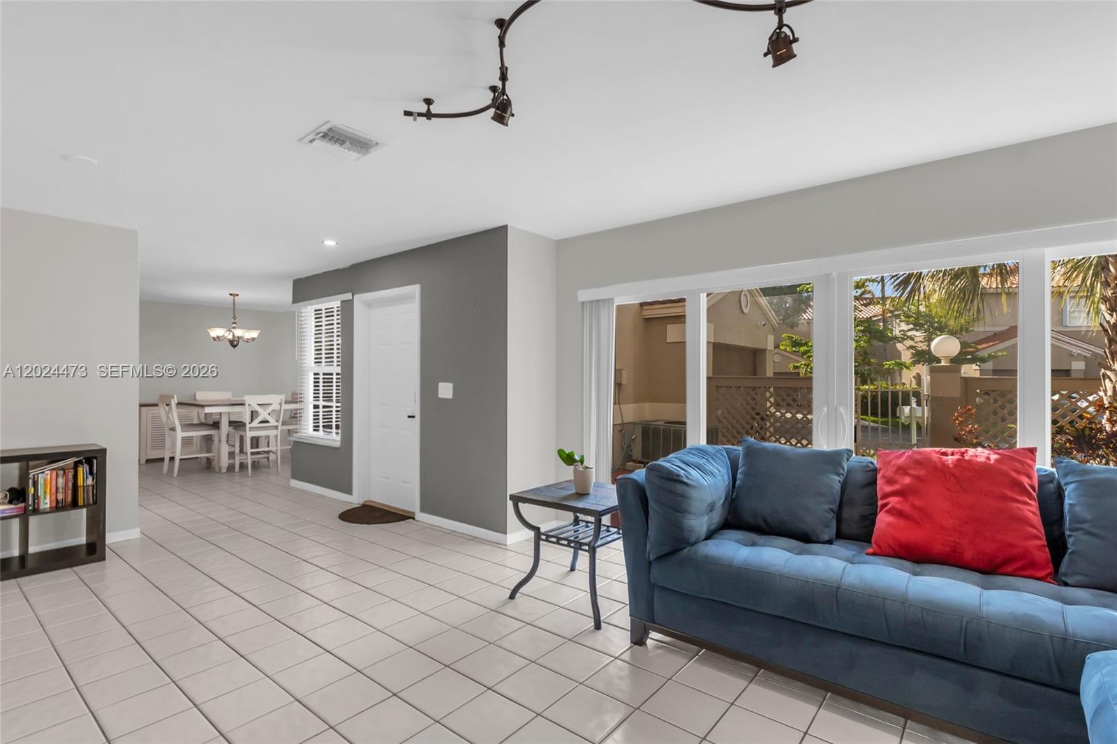EMBASSY LAKES - Residential