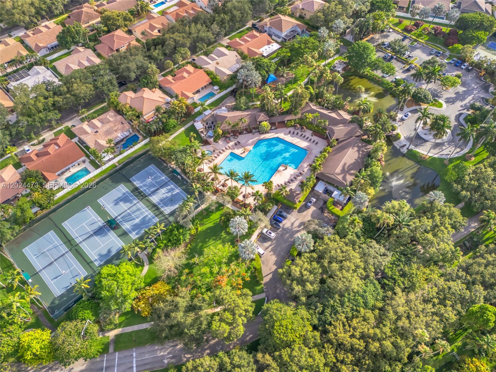 EMBASSY LAKES - Residential