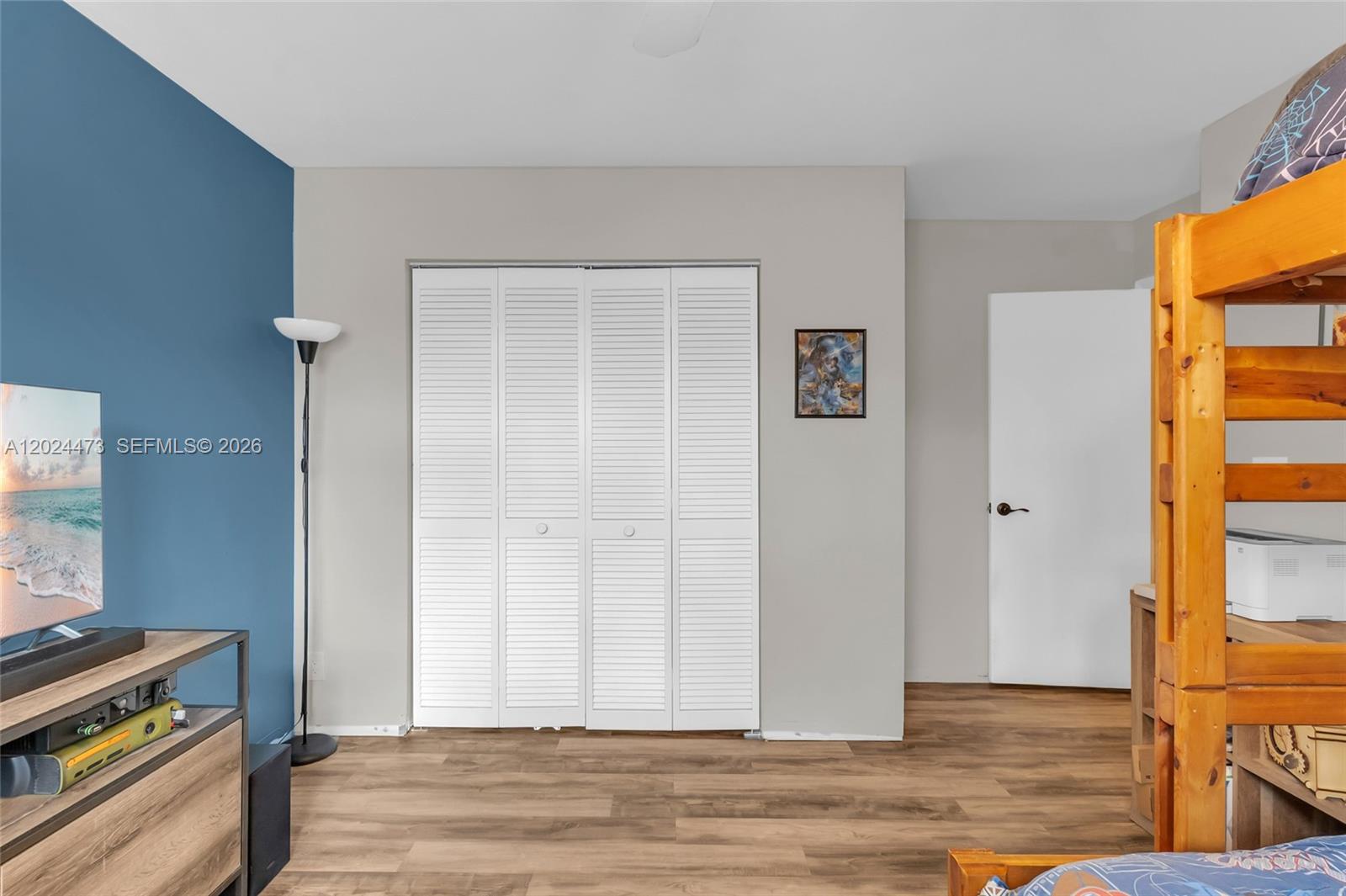 EMBASSY LAKES - Residential
